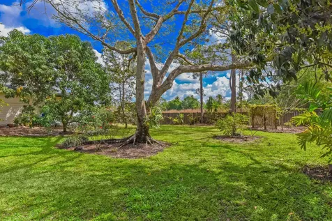 16244 E Downers Drive Loxahatchee FL 33470