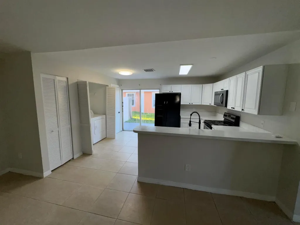 618 NE 1st Street Boynton Beach FL 33435