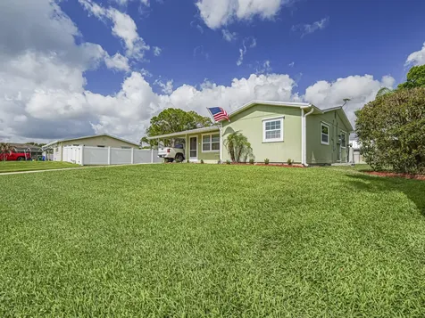 573 Autumn Terrace Sebastian FL 32958