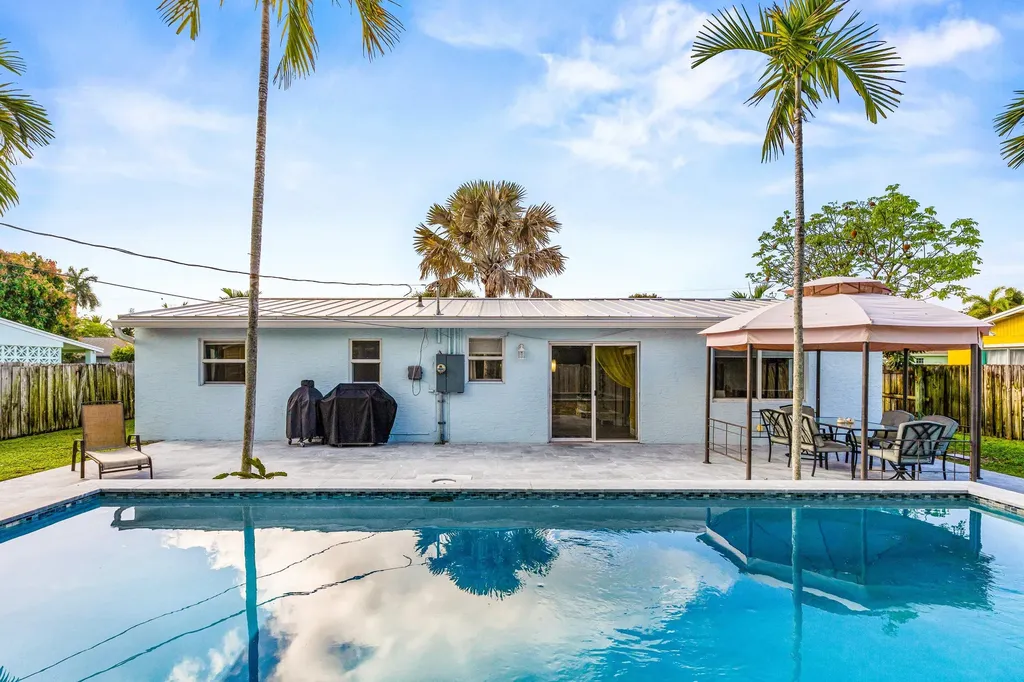 149 SE 27th Place Boynton Beach FL 33435