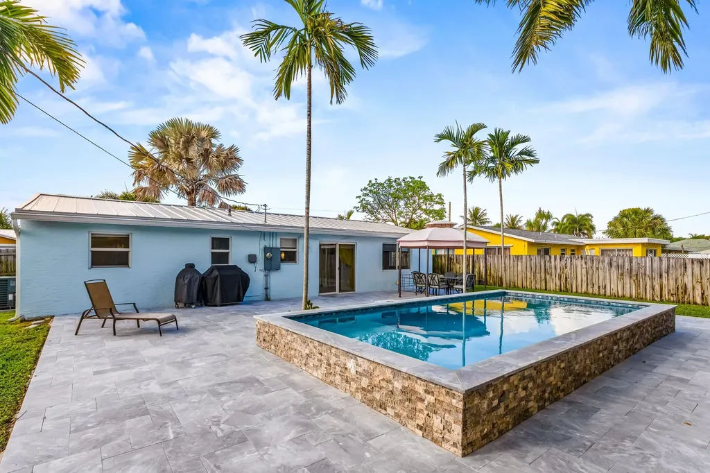 149 SE 27th Place Boynton Beach FL 33435