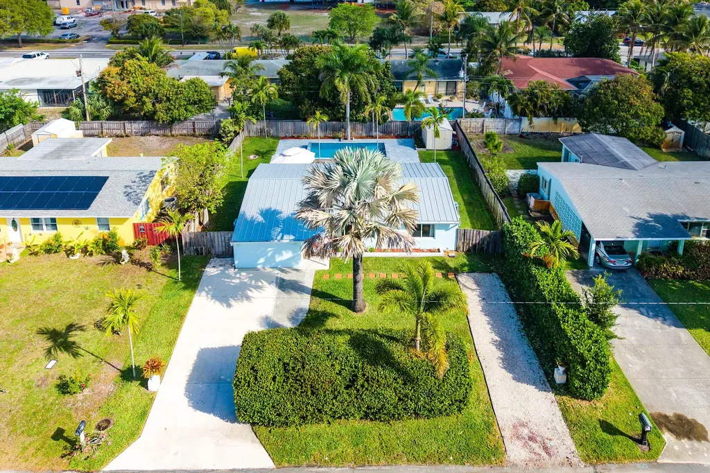 149 SE 27th Place Boynton Beach FL 33435
