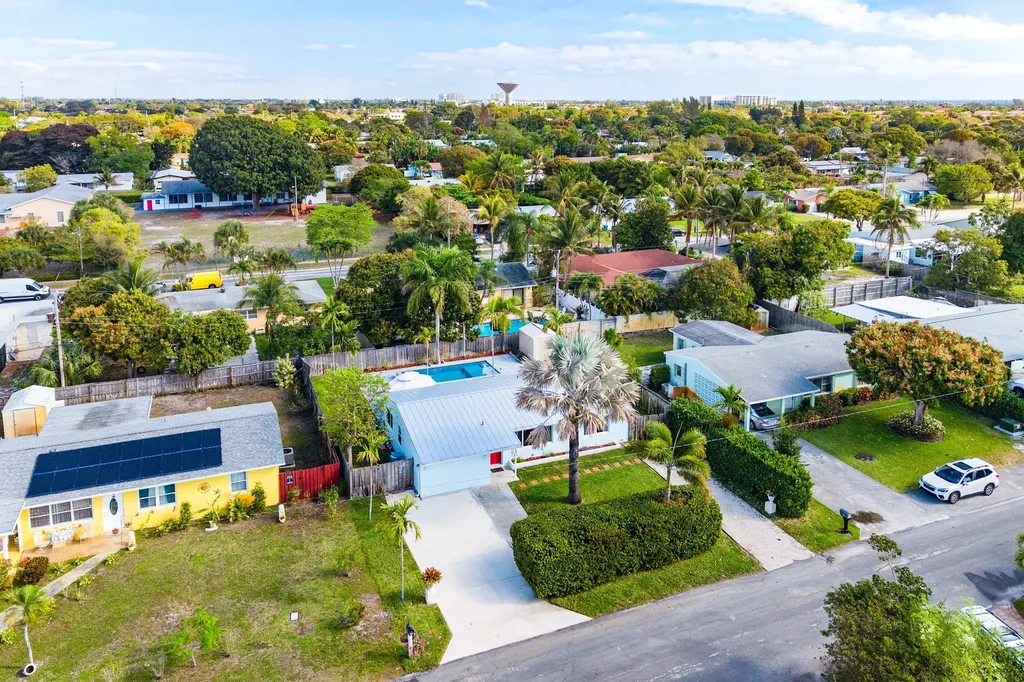 149 SE 27th Place Boynton Beach FL 33435