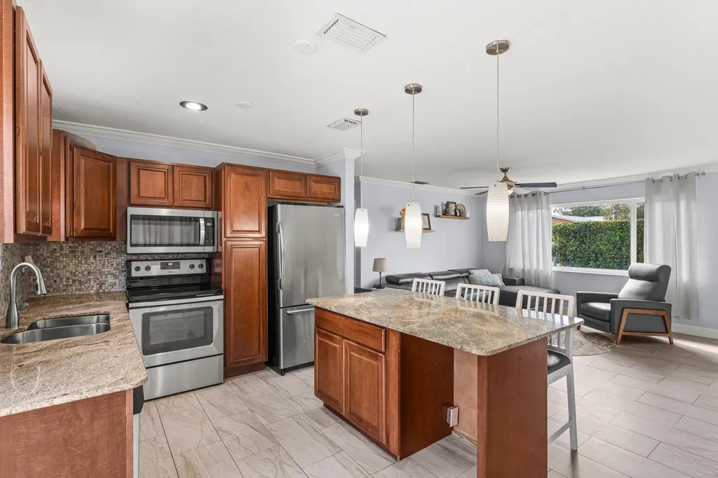 149 SE 27th Place Boynton Beach FL 33435