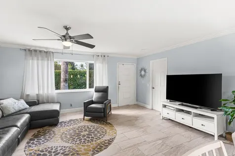 149 SE 27th Place Boynton Beach FL 33435