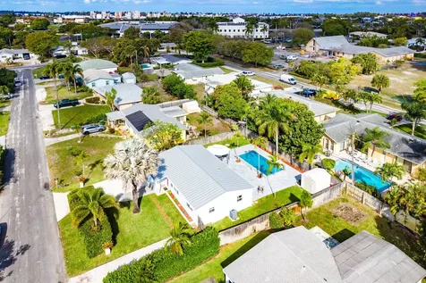 149 SE 27th Place Boynton Beach FL 33435