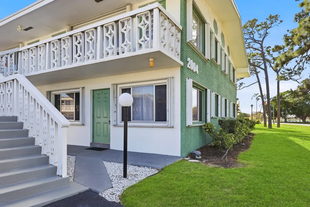 2004 Lake Osborne Drive Lake Worth Beach FL 33461
