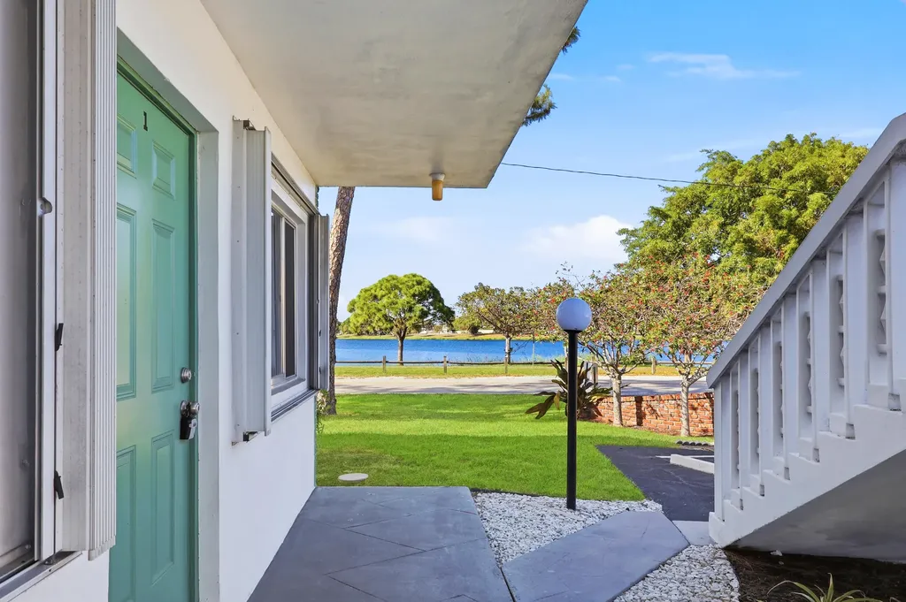 2004 Lake Osborne Drive Lake Worth Beach FL 33461