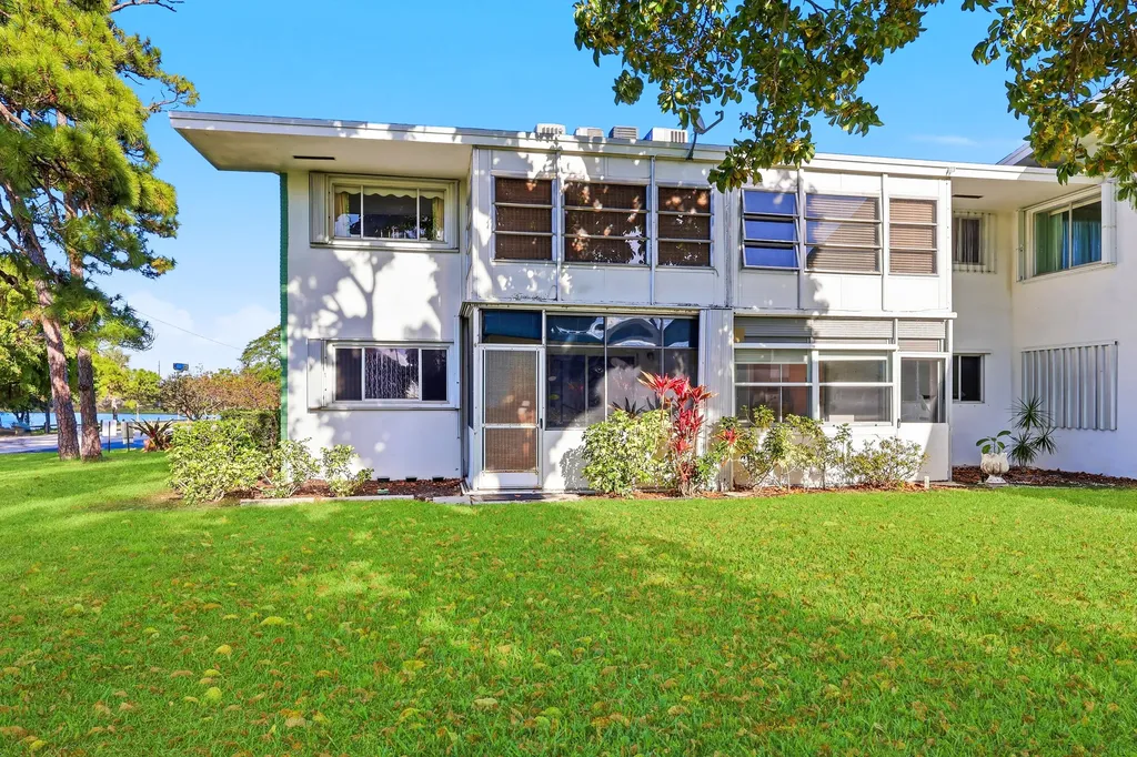 2004 Lake Osborne Drive Lake Worth Beach FL 33461