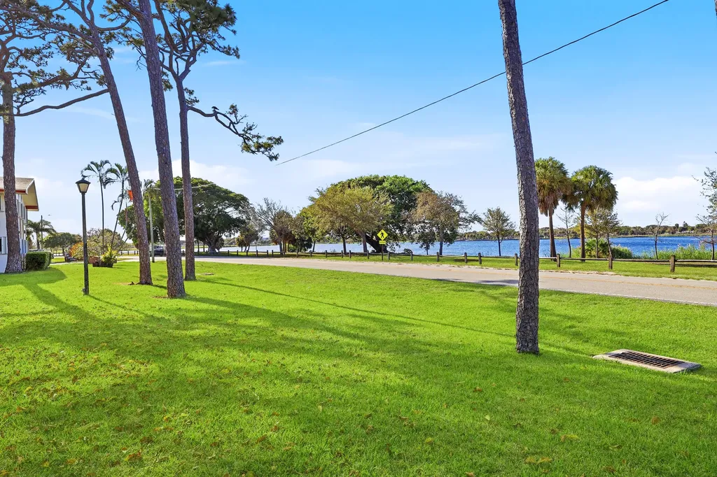 2004 Lake Osborne Drive Lake Worth Beach FL 33461