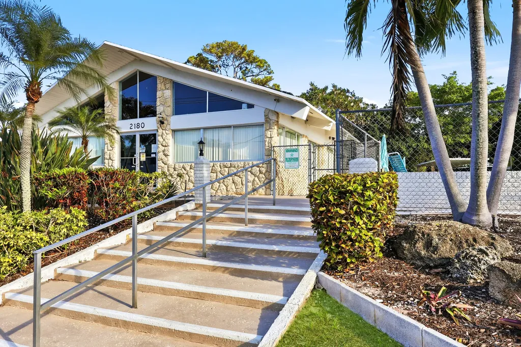 2004 Lake Osborne Drive Lake Worth Beach FL 33461