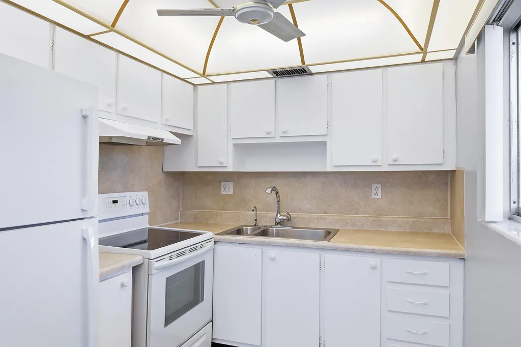 2004 Lake Osborne Drive Lake Worth Beach FL 33461