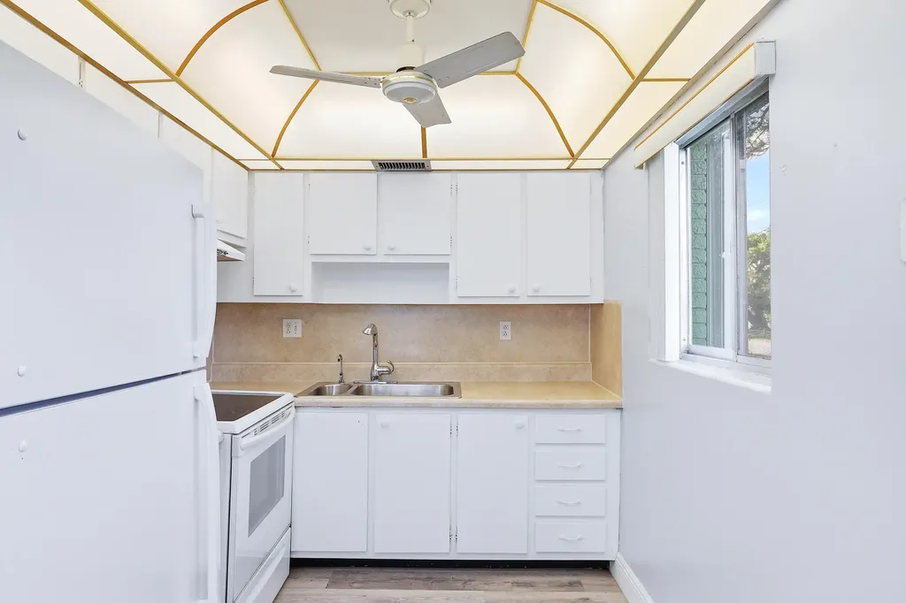 2004 Lake Osborne Drive Lake Worth Beach FL 33461