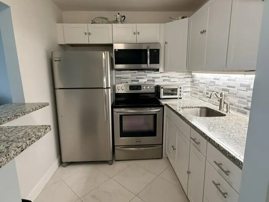 216 Berkshire K West Palm Beach FL 33417