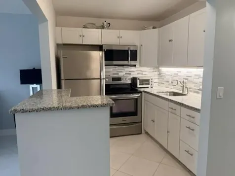 216 Berkshire K West Palm Beach FL 33417