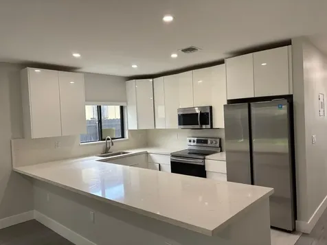 2210 W 5th Way Hialeah FL 33010