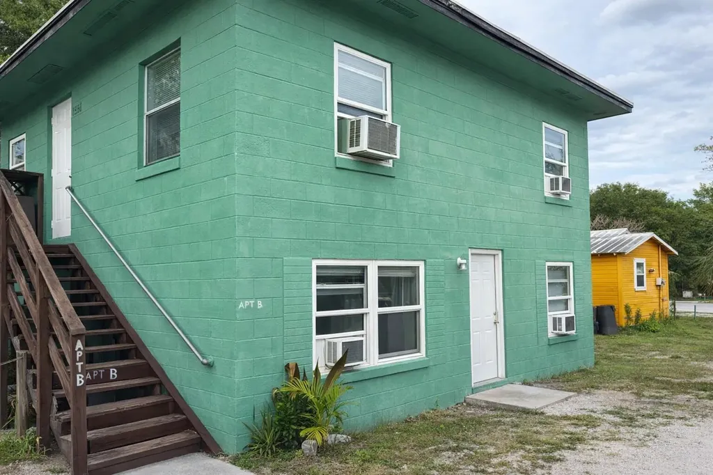 2206 Delaware Avenue Fort Pierce FL 34950