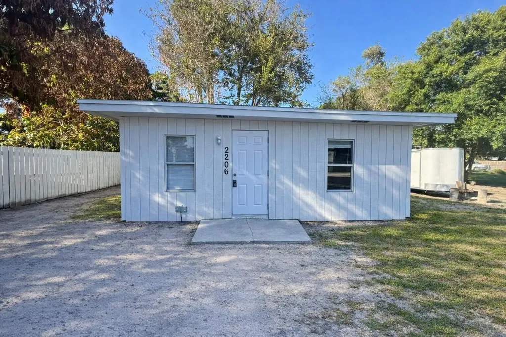 2206 Delaware Avenue Fort Pierce FL 34950