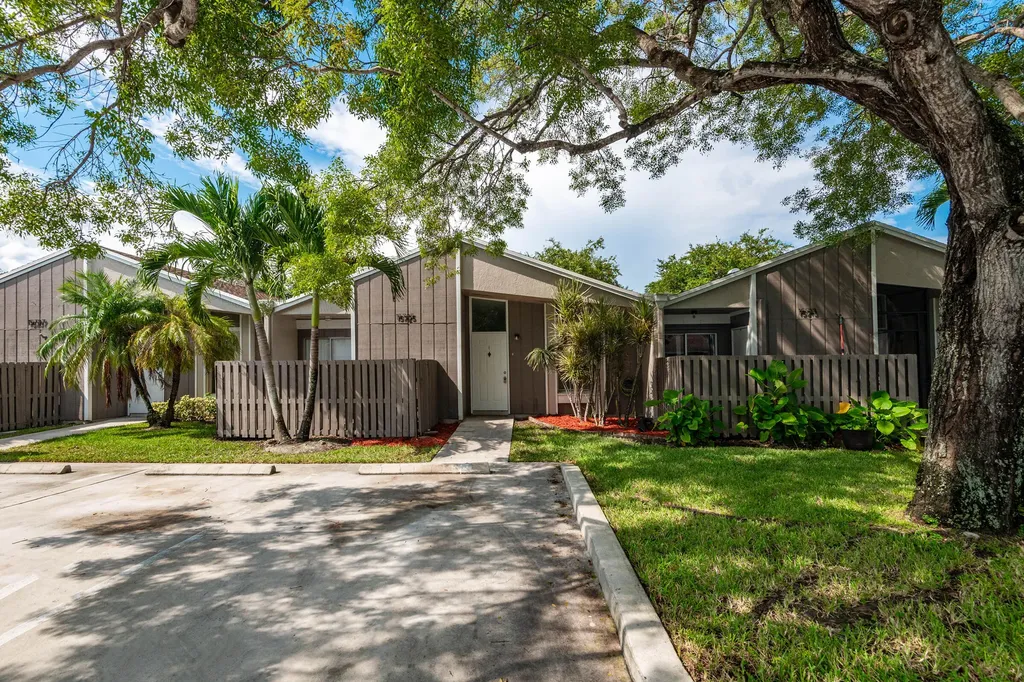 15725 Woodgate Court Sunrise FL 33326