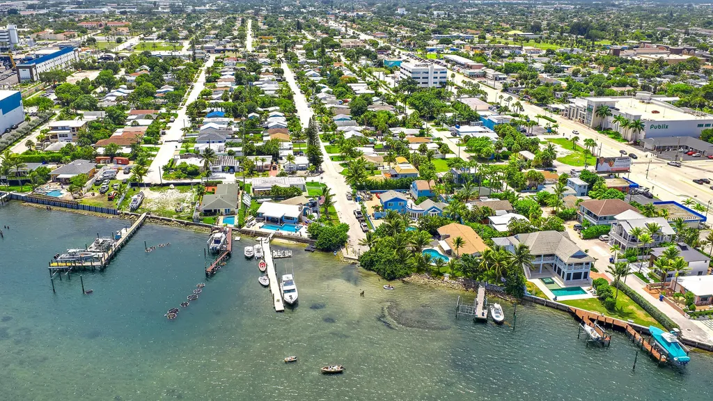 176 E 24th Street Riviera Beach FL 33404