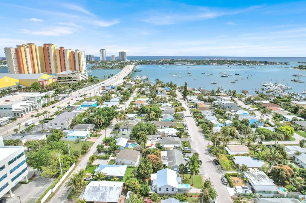 176 E 24th Street Riviera Beach FL 33404