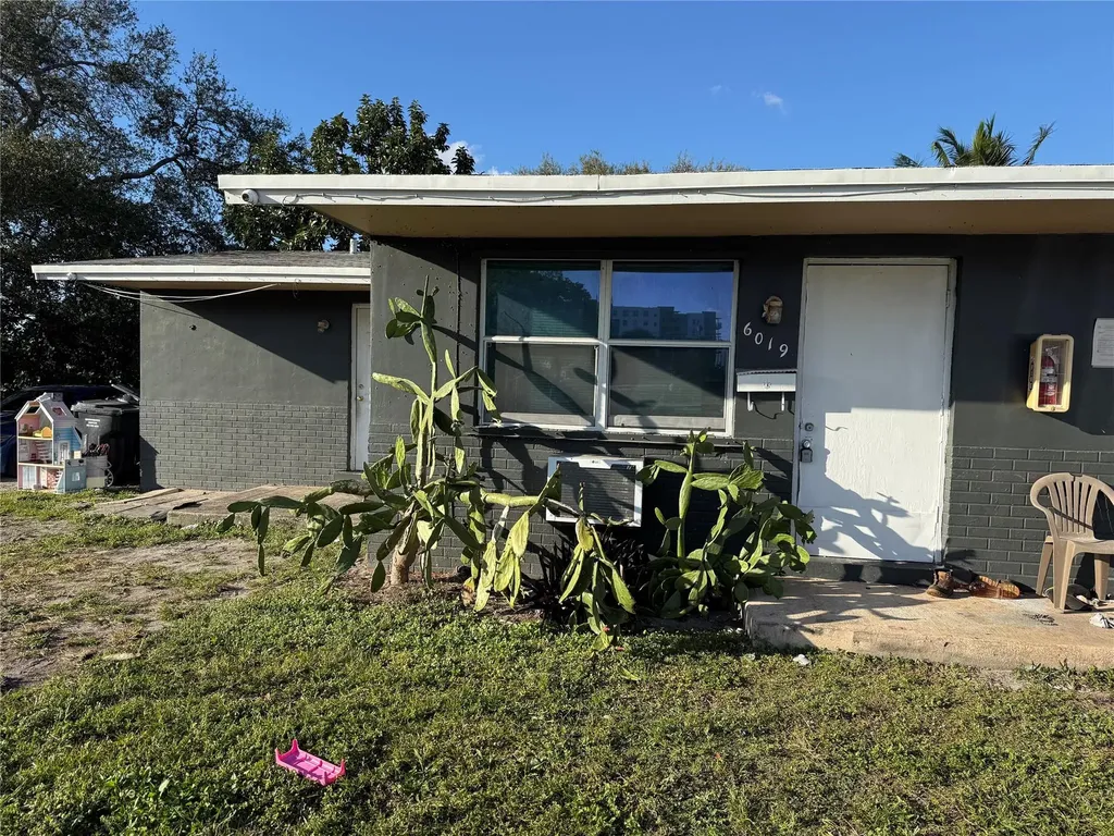 6019 Hayes Street Hollywood FL 33024