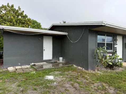 6019 Hayes Street Hollywood FL 33024