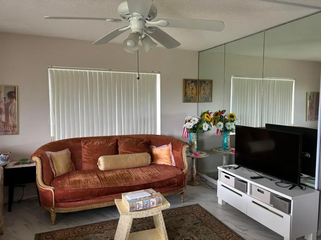 326 Andover West Palm Beach FL 33417