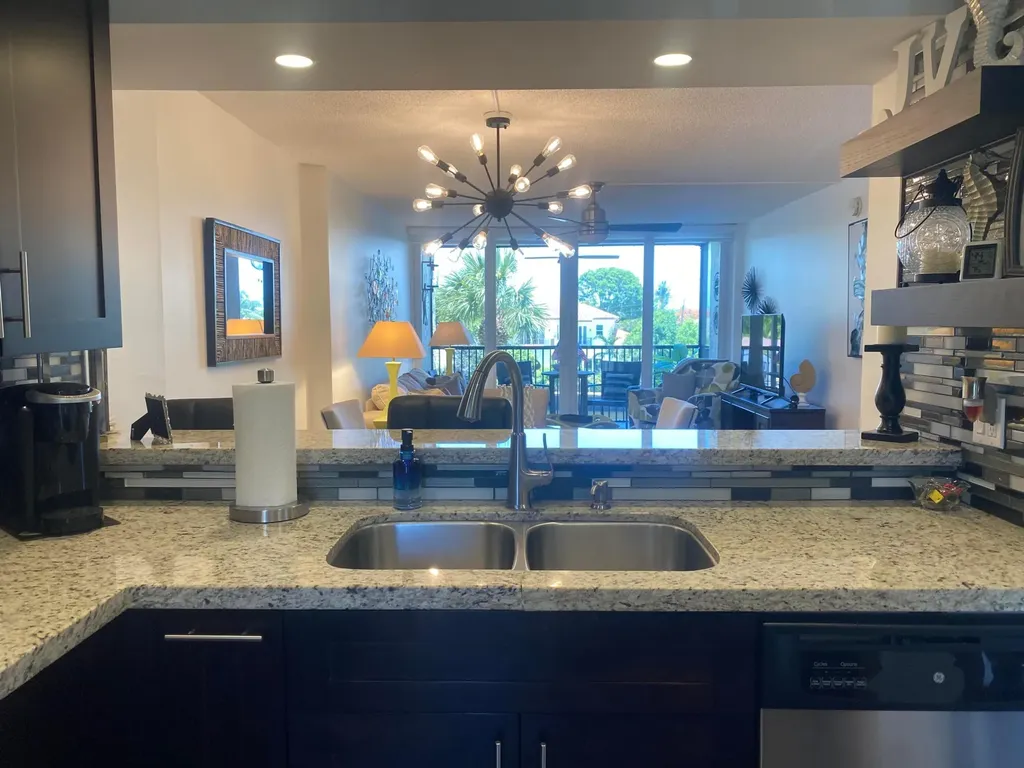 18 Royal Palm Way Boca Raton FL 33432