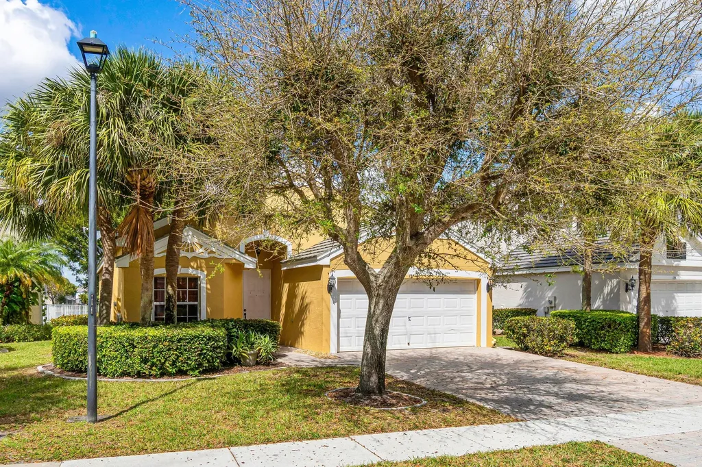 131 Lancaster Way Royal Palm Beach FL 33414
