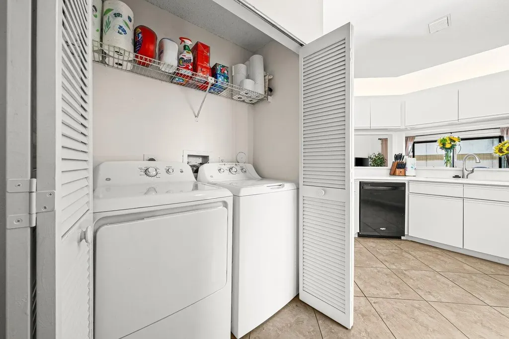 16 Via De Casas Sur Boynton Beach FL 33426
