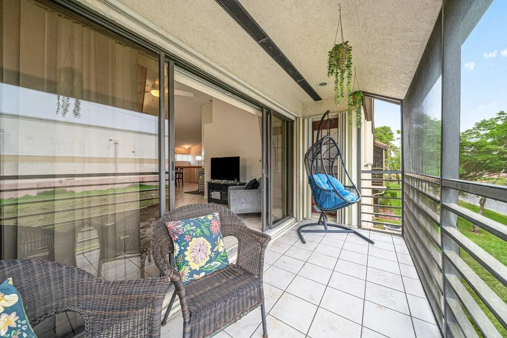 16 Via De Casas Sur Boynton Beach FL 33426