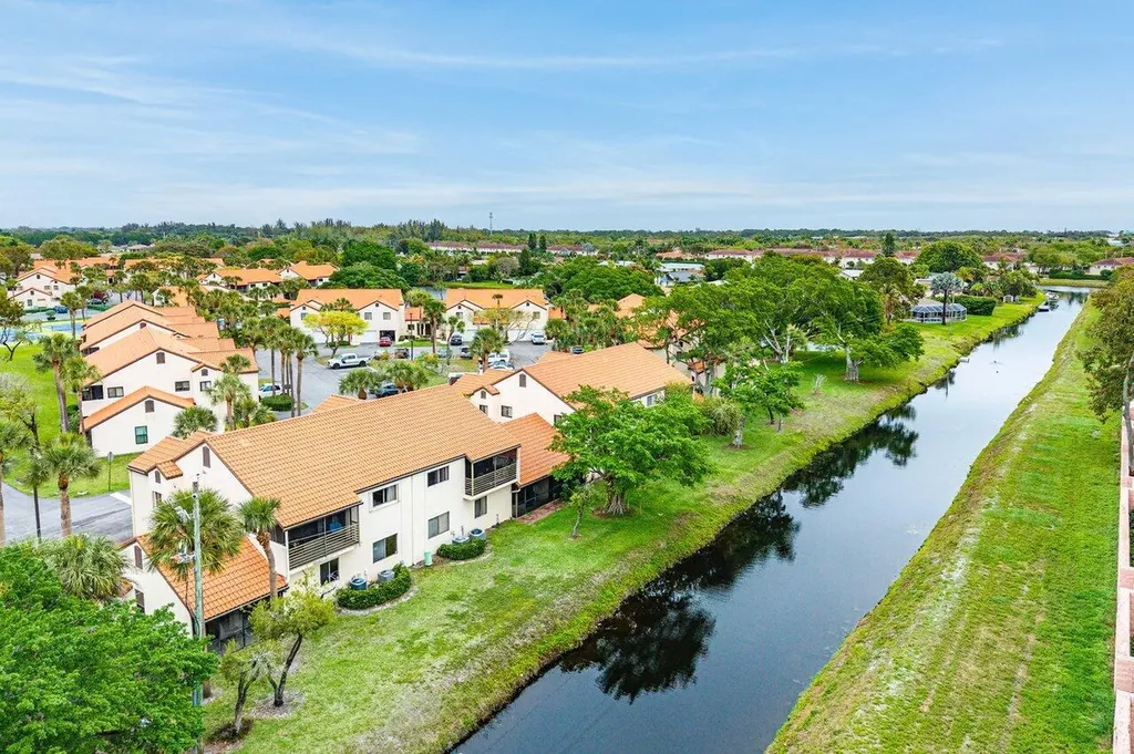 16 Via De Casas Sur Boynton Beach FL 33426