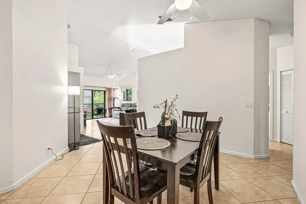 16 Via De Casas Sur Boynton Beach FL 33426