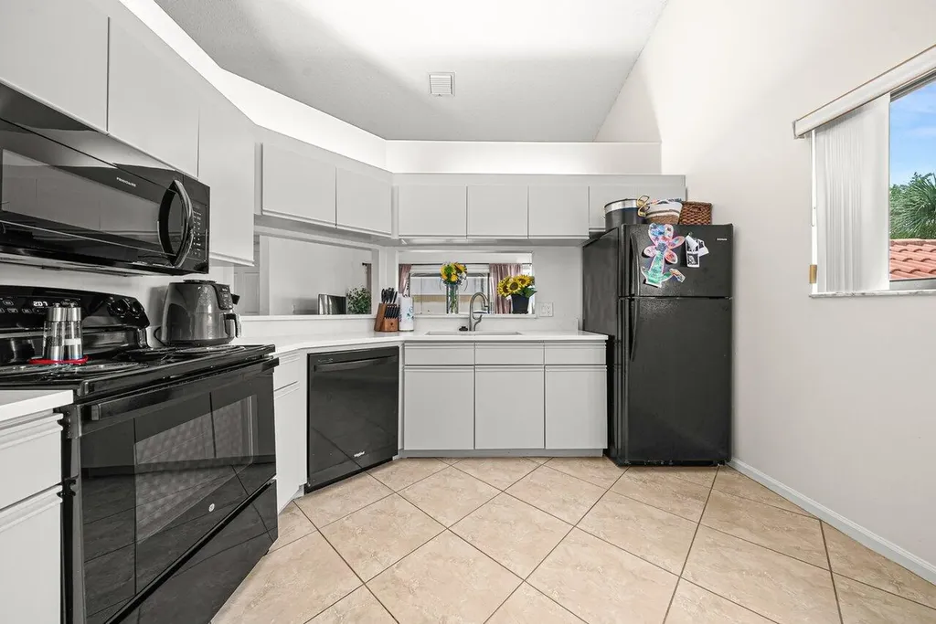 16 Via De Casas Sur Boynton Beach FL 33426