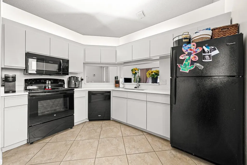 16 Via De Casas Sur Boynton Beach FL 33426