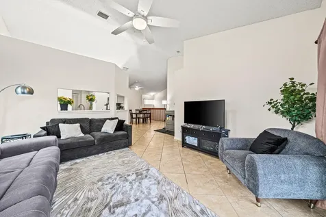 16 Via De Casas Sur Boynton Beach FL 33426