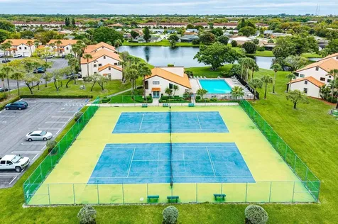 16 Via De Casas Sur Boynton Beach FL 33426