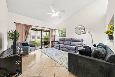16 Via De Casas Sur Boynton Beach FL 33426