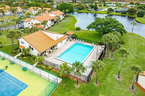 16 Via De Casas Sur Boynton Beach FL 33426