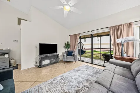 16 Via De Casas Sur Boynton Beach FL 33426