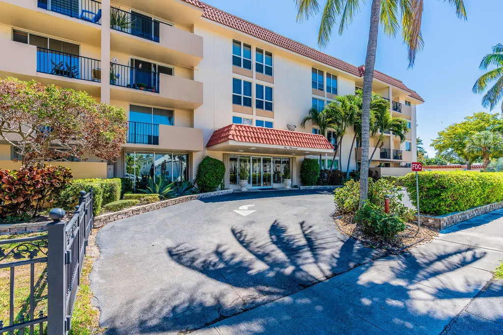 1000 Spanish River Road Boca Raton FL 33432