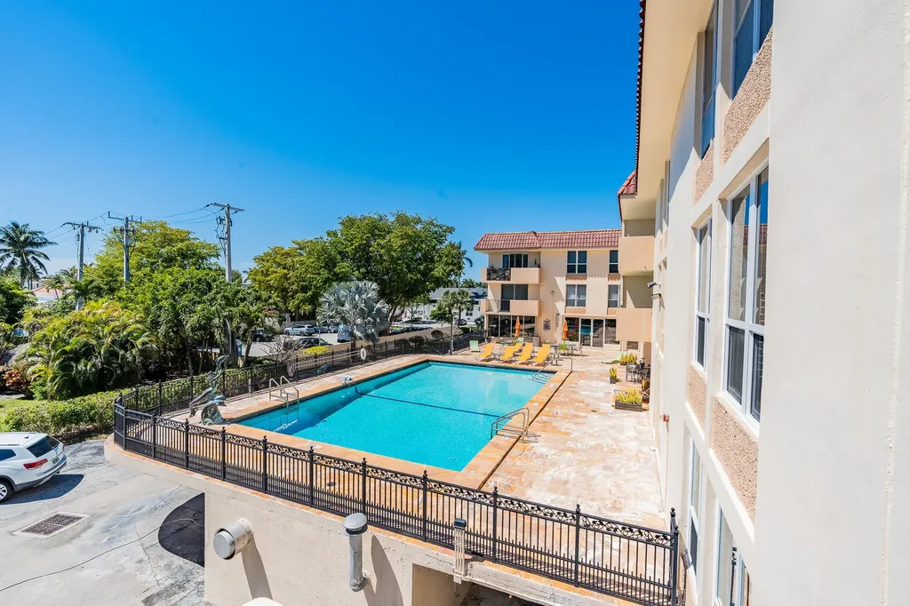 1000 Spanish River Road Boca Raton FL 33432
