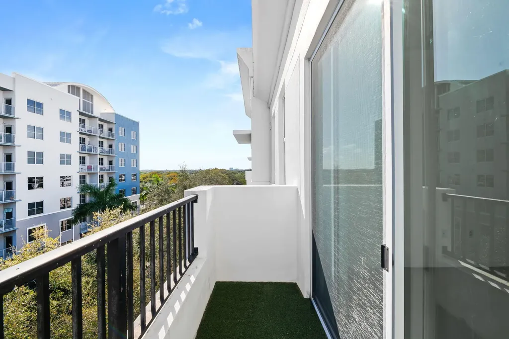 2401 NE 65th Street Fort Lauderdale FL 33308