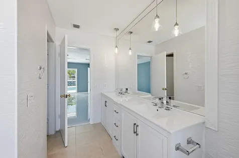 2810 NE 52nd Street Fort Lauderdale FL 33308