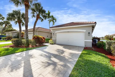 10665 Royal Caribbean Circle Boynton Beach FL 33437