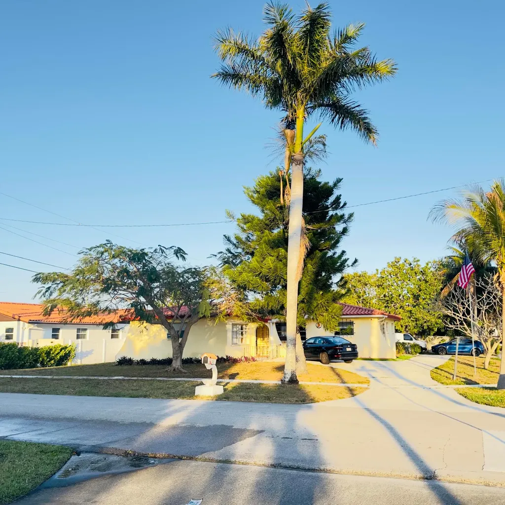 416 San Mateo Drive Palm Springs FL 33461