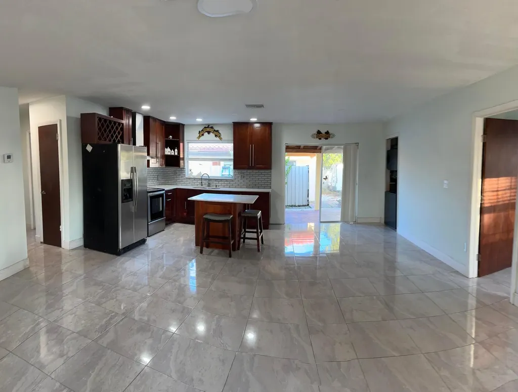 416 San Mateo Drive Palm Springs FL 33461