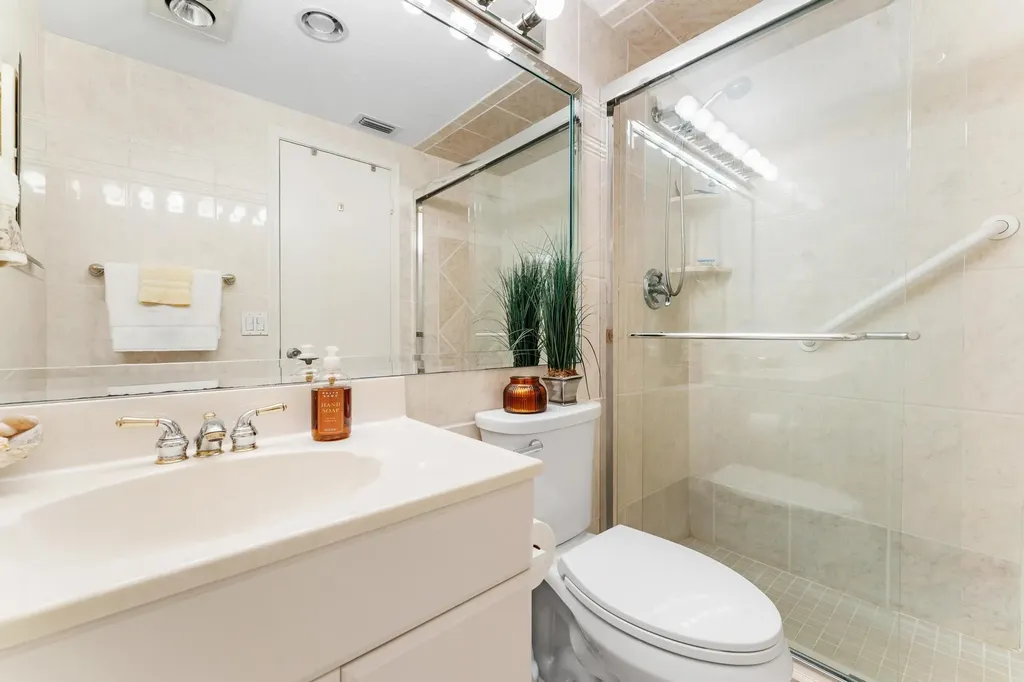 170 E Horizons E Boynton Beach FL 33435