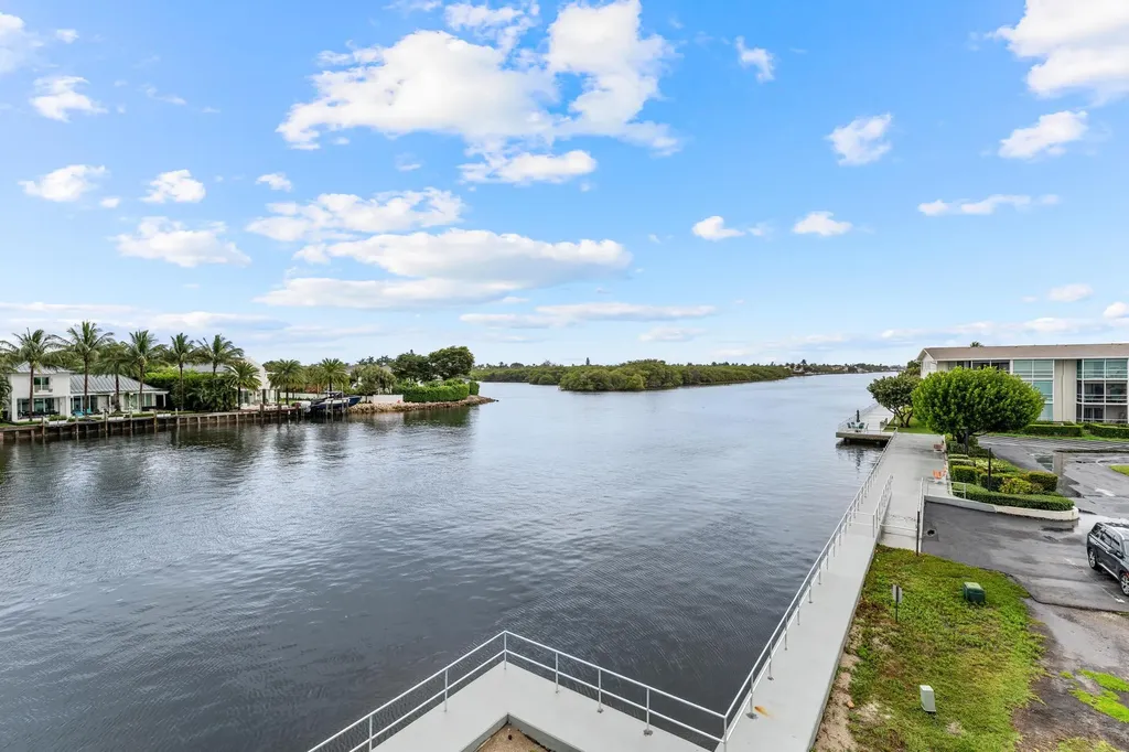 170 E Horizons E Boynton Beach FL 33435